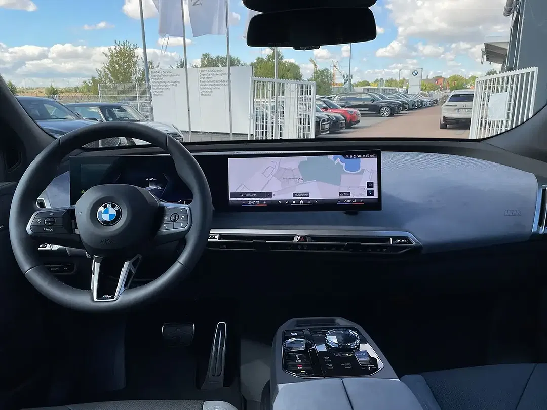 BMW iX - Thumbnail 10