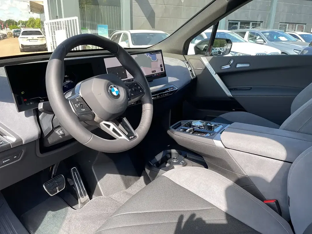 BMW iX - Thumbnail 8