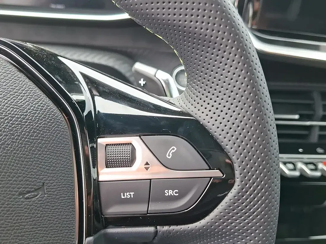 Peugeot 208 - Thumbnail 15