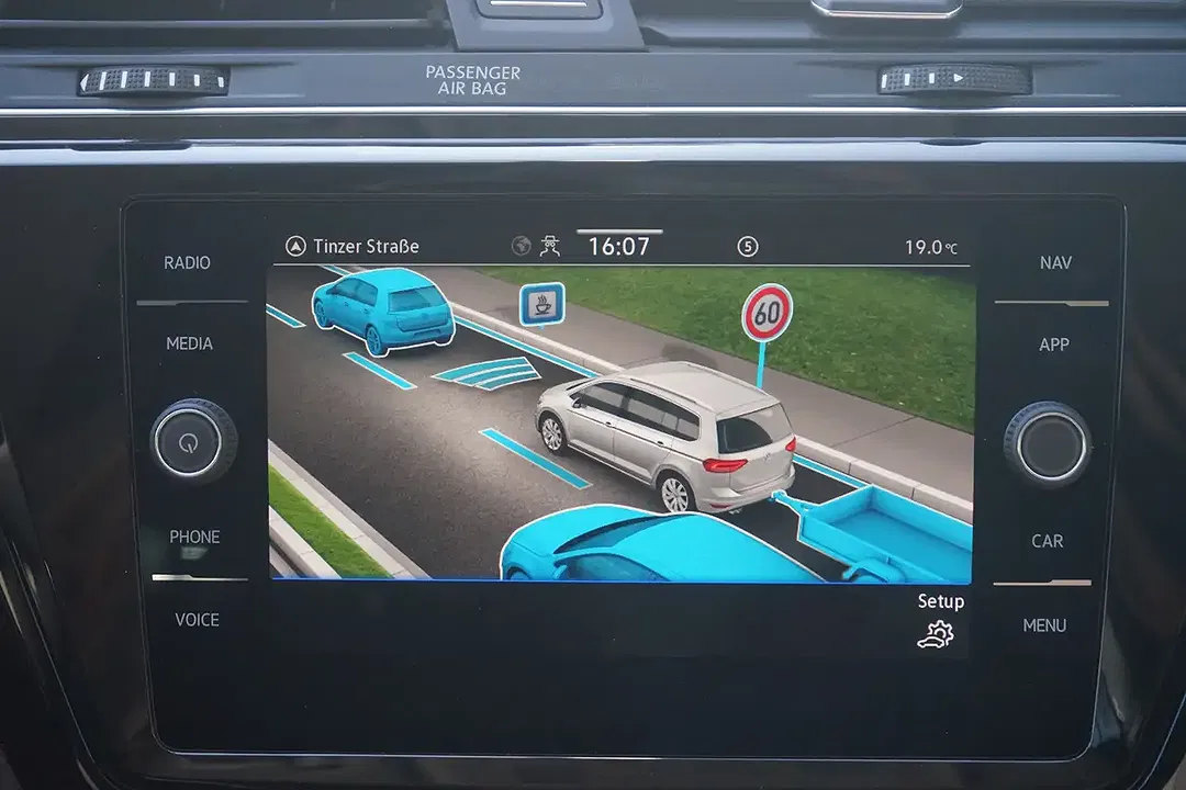 Volkswagen Touran - Thumbnail 11