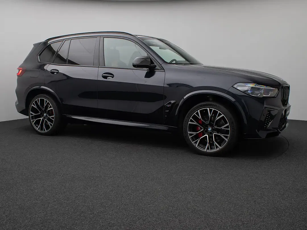BMW X5 M - Thumbnail 3