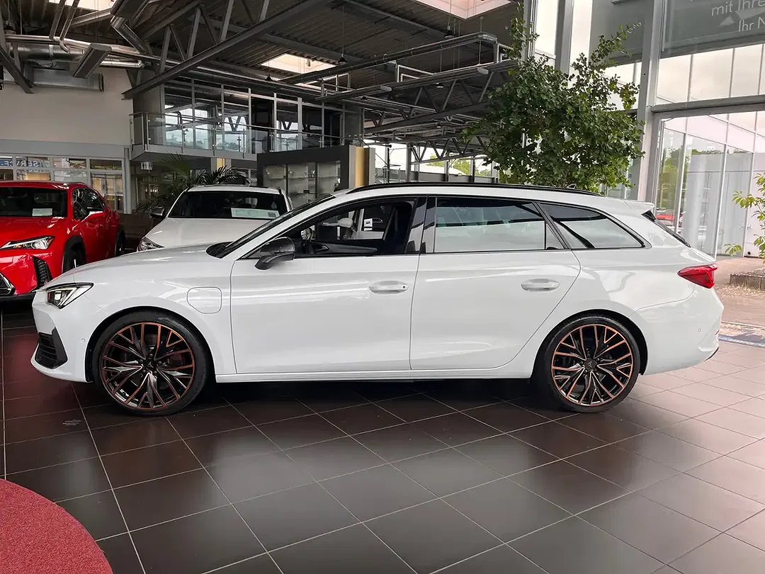 CUPRA Leon - Thumbnail 5