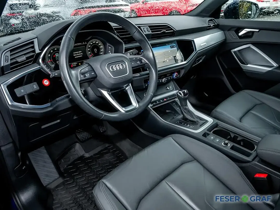 Audi Q3 - Thumbnail 3