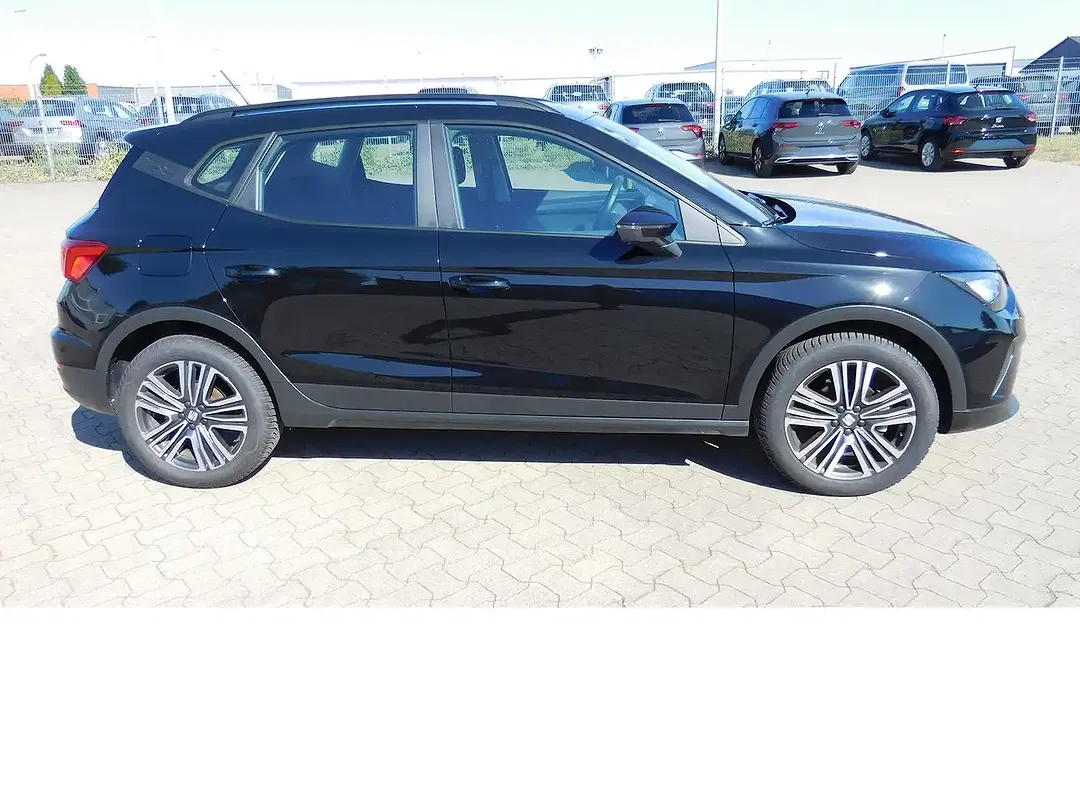 SEAT Arona - Thumbnail 2