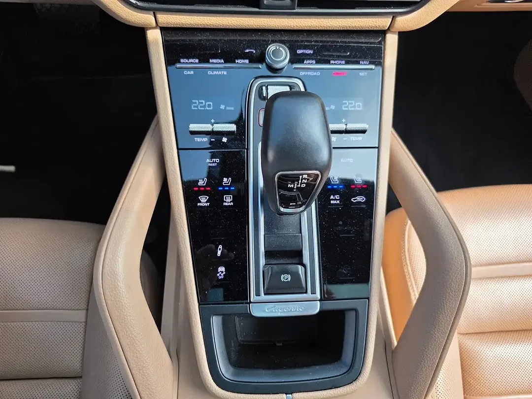 Porsche Cayenne - Thumbnail 12