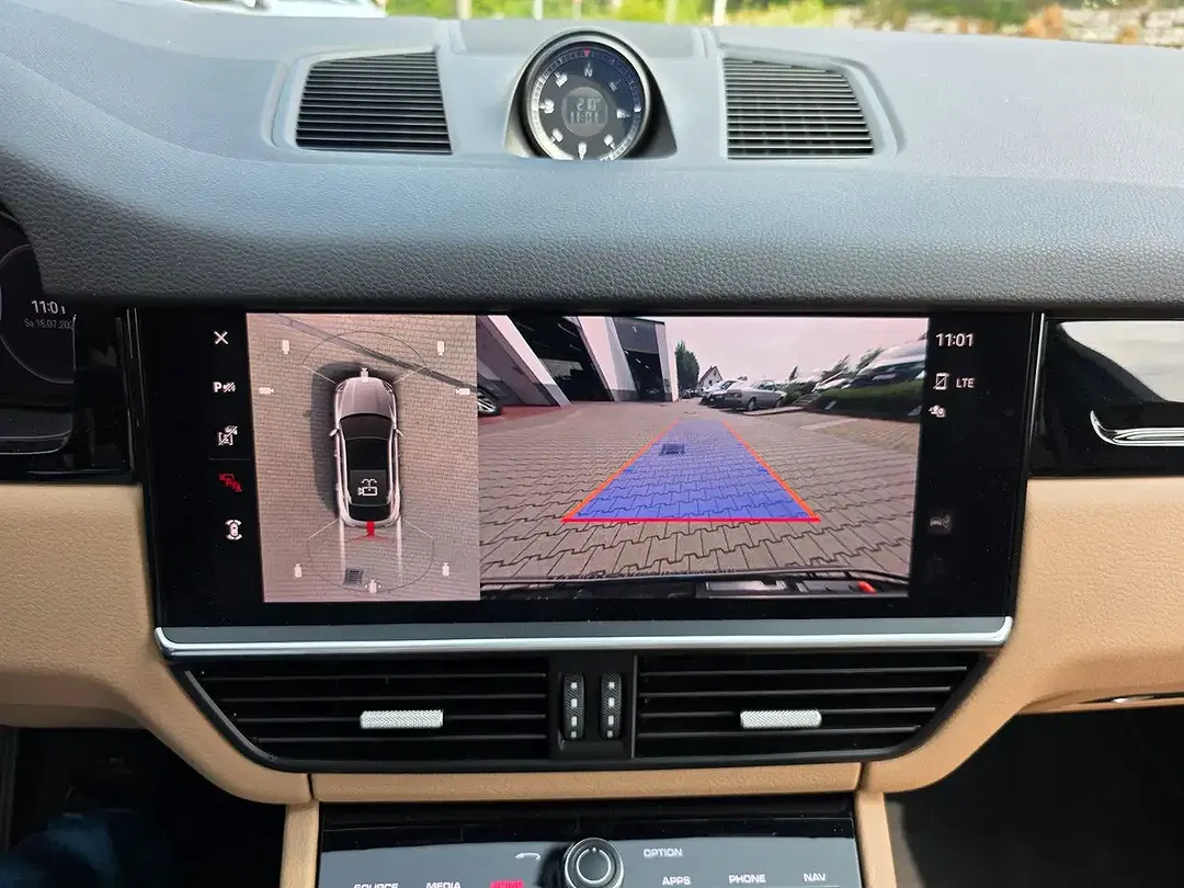 Porsche Cayenne - Thumbnail 13