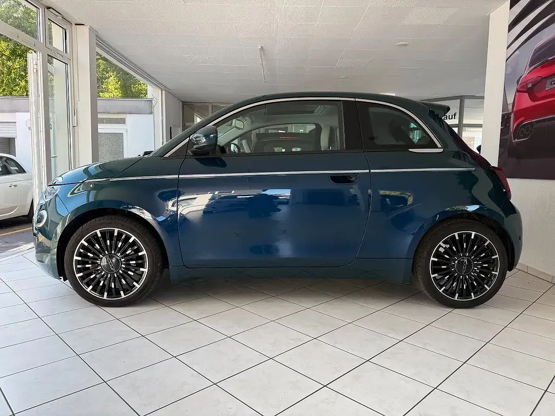 Fiat 500e - Thumbnail 1