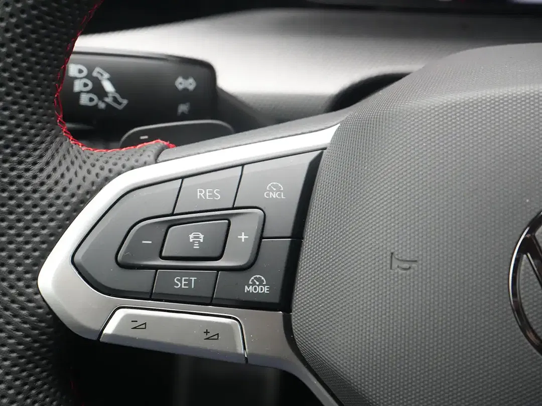 Volkswagen Golf GTI - Thumbnail 11