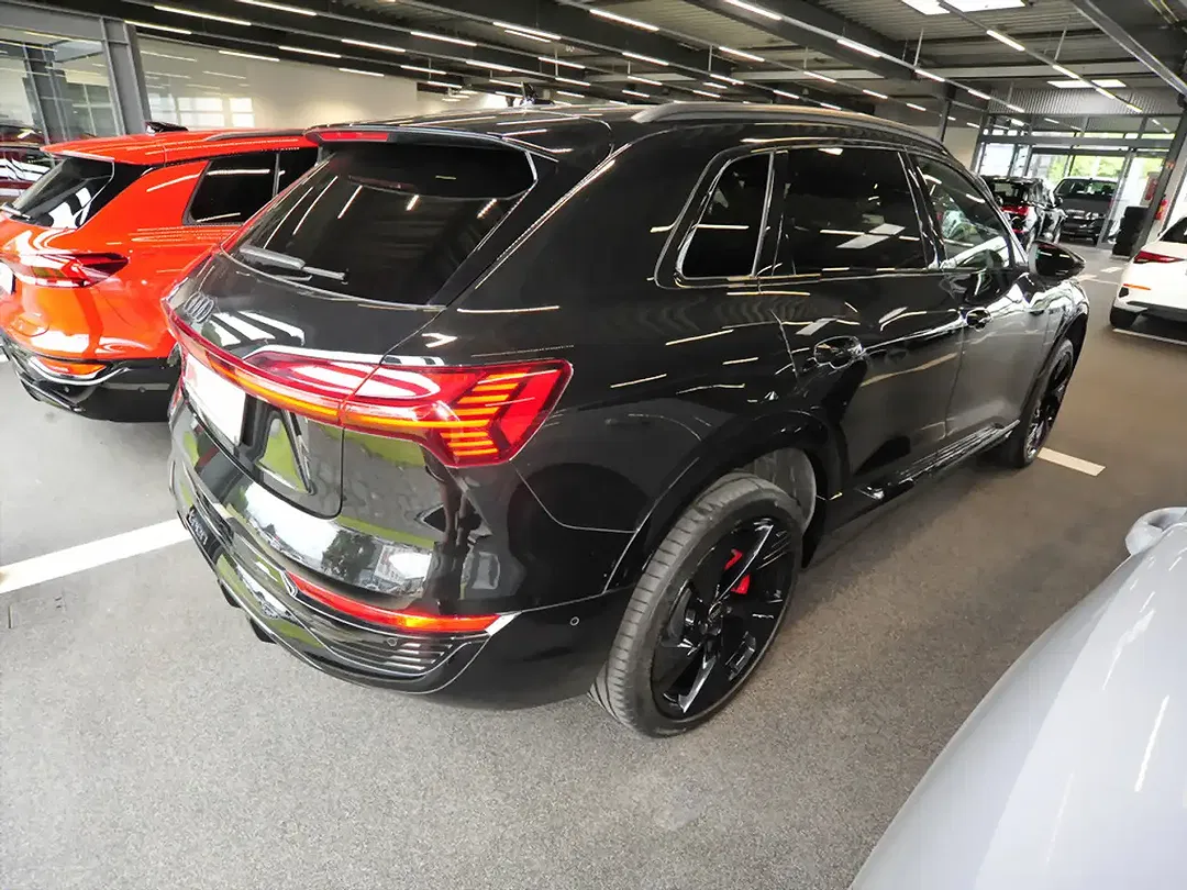 Audi Q8 e-tron - Thumbnail 2