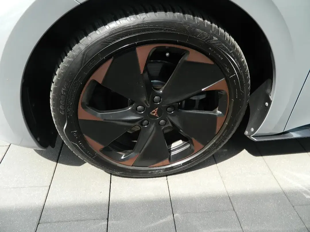 CUPRA Born - Thumbnail 4