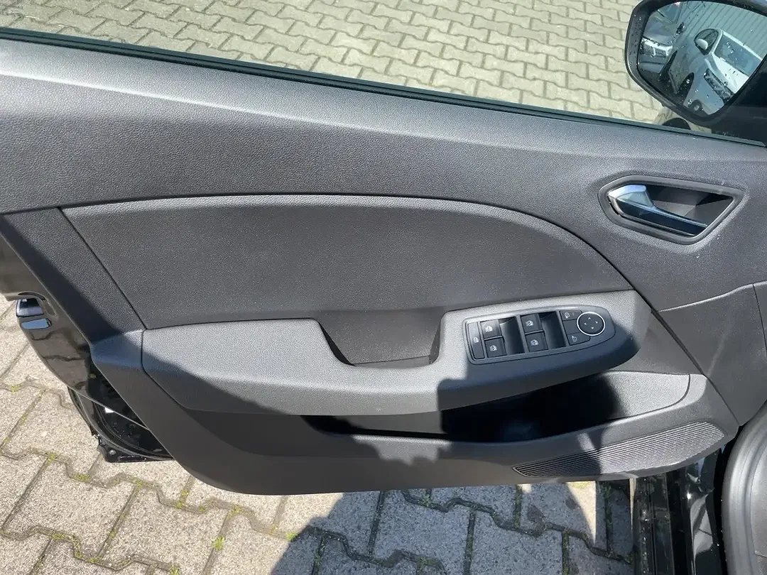 Renault Clio - Thumbnail 10