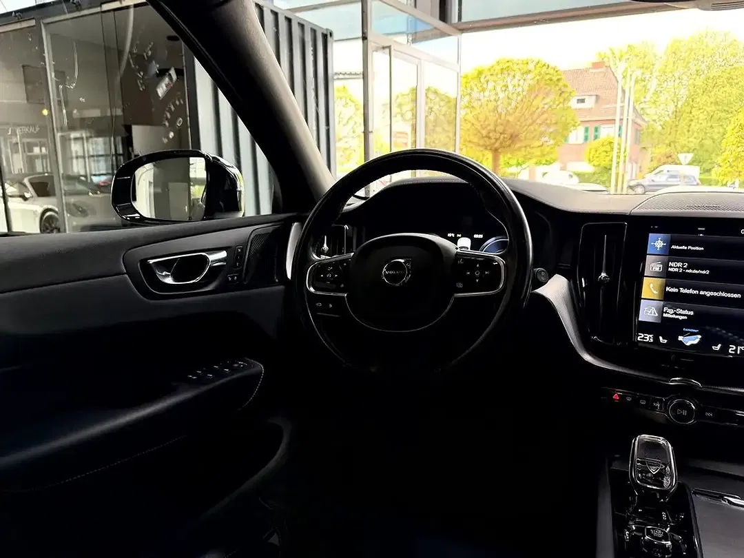 Volvo XC60 - Thumbnail 6
