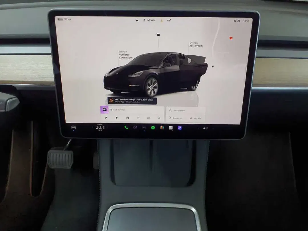 Tesla Model Y - Thumbnail 8