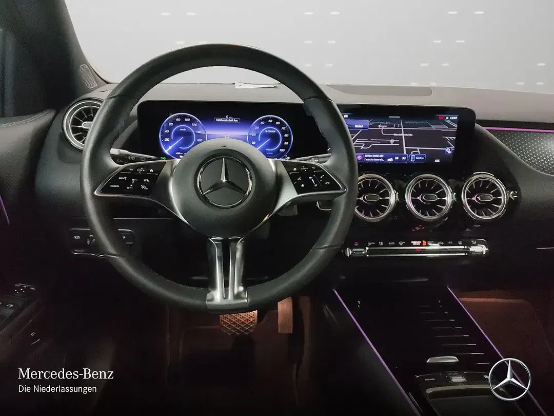 Mercedes-Benz EQA 300 - Thumbnail 12