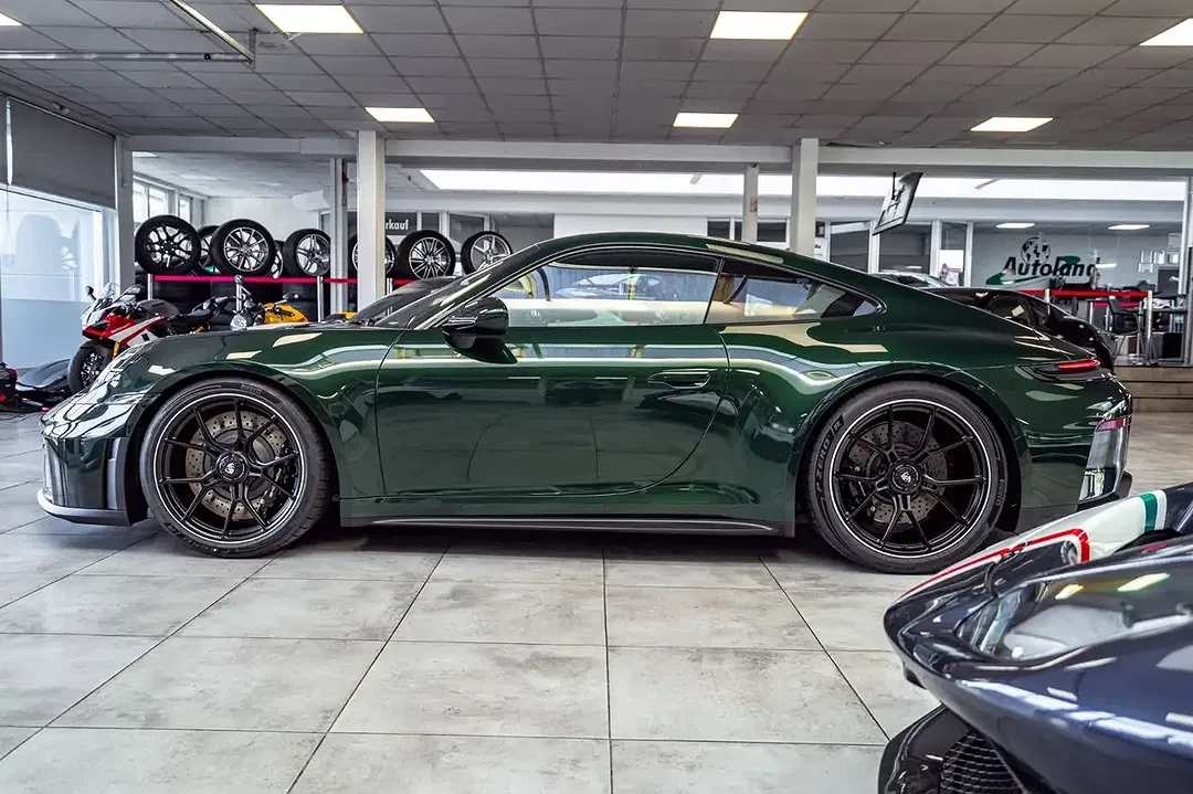 Porsche 992 - Thumbnail 3