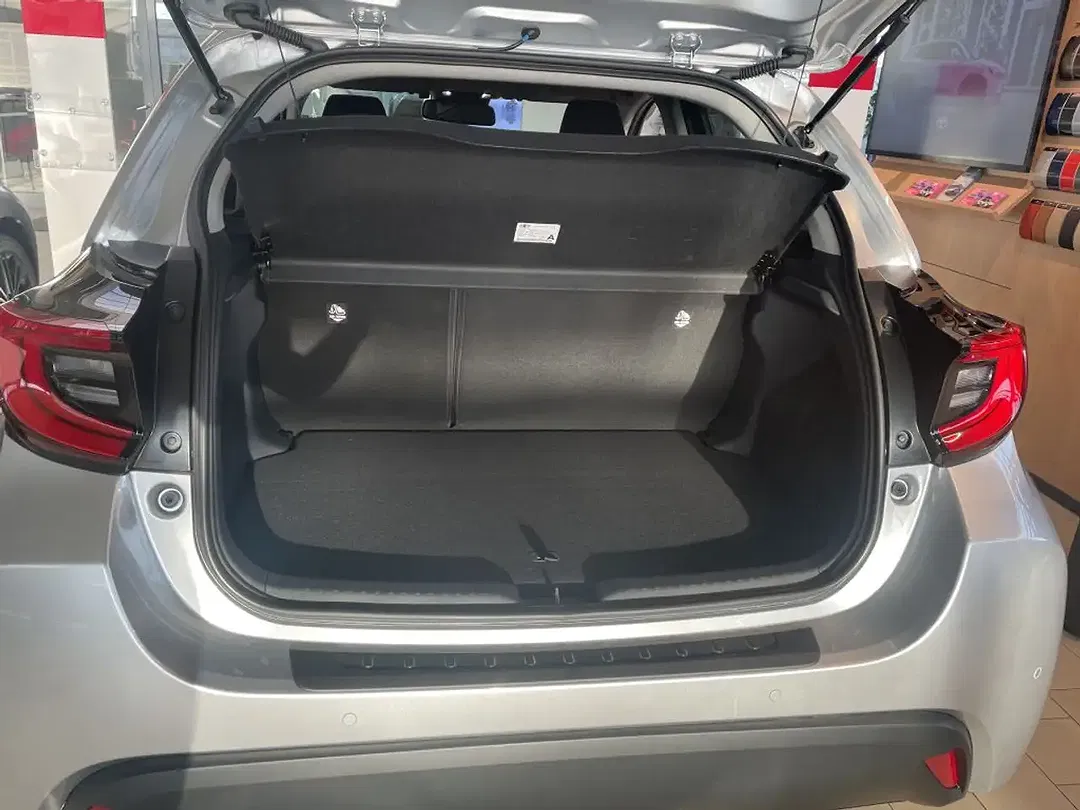 Toyota Yaris - Thumbnail 10