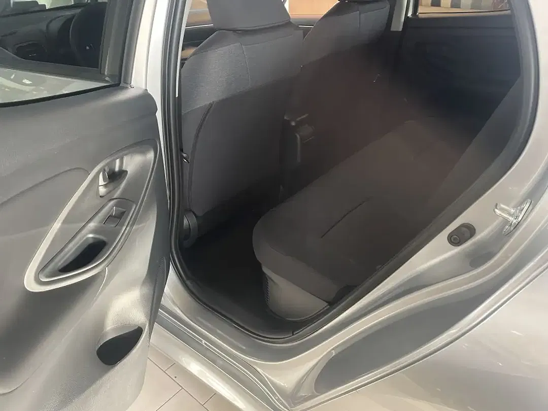 Toyota Yaris - Thumbnail 11