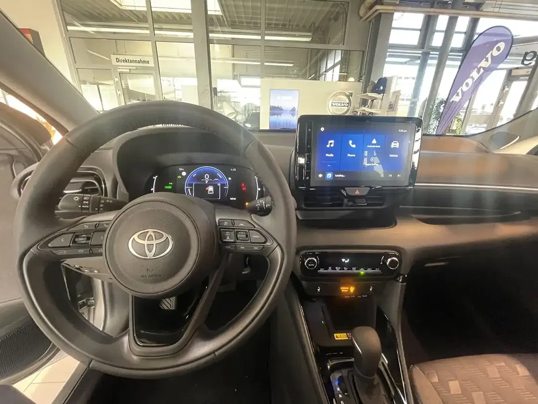 Toyota Yaris - Thumbnail 13