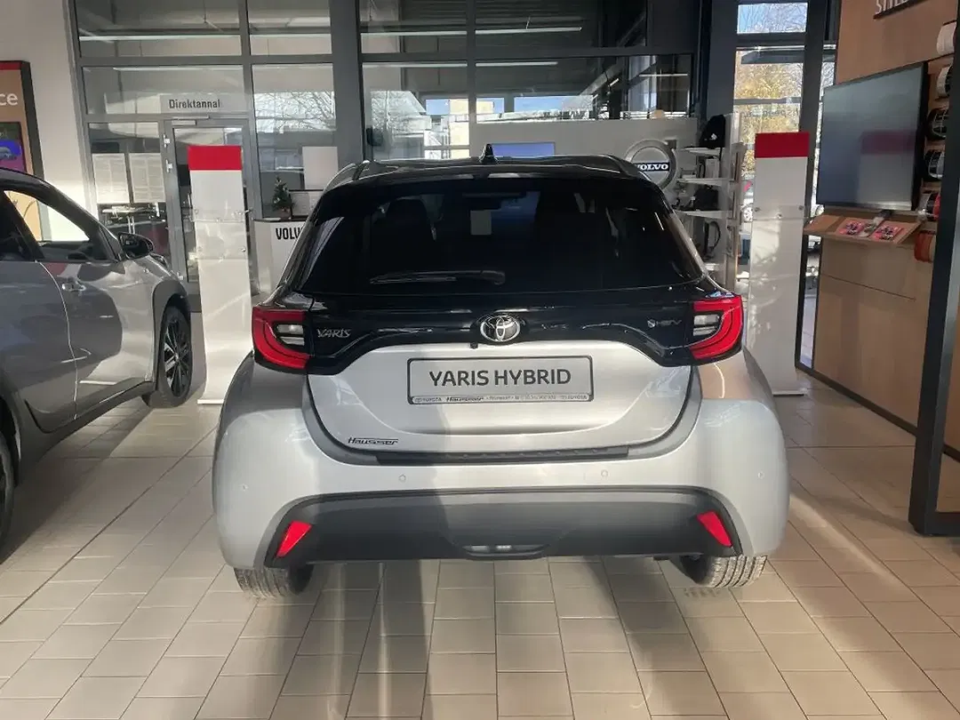 Toyota Yaris - Thumbnail 6