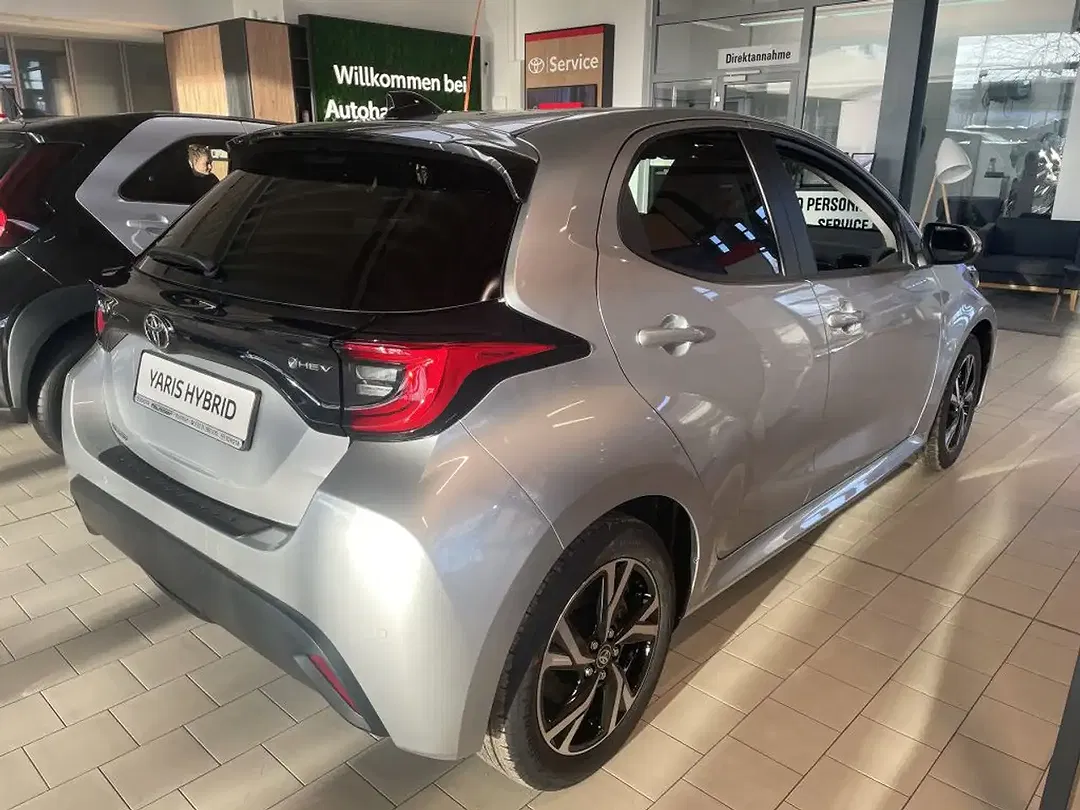 Toyota Yaris - Thumbnail 7