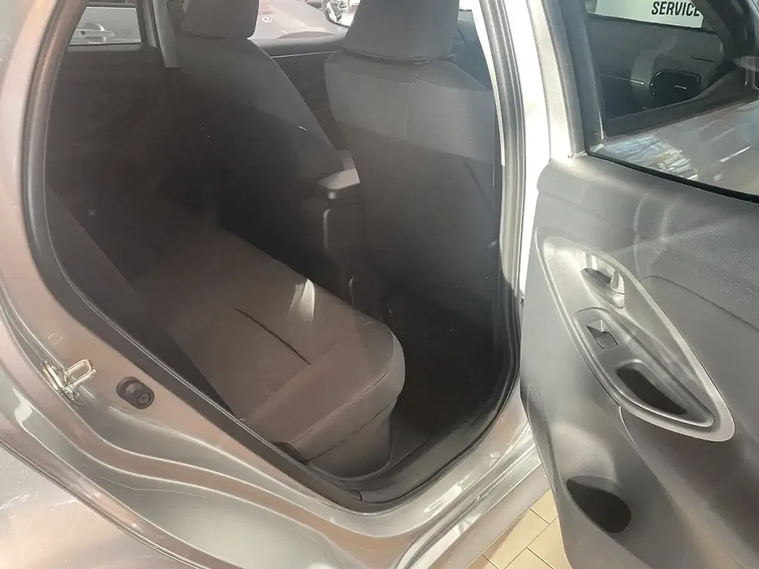 Toyota Yaris - Thumbnail 9