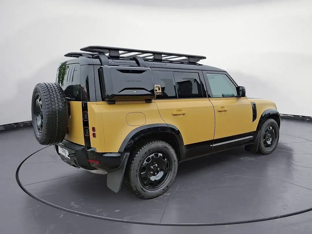 Land Rover Defender - Thumbnail 1