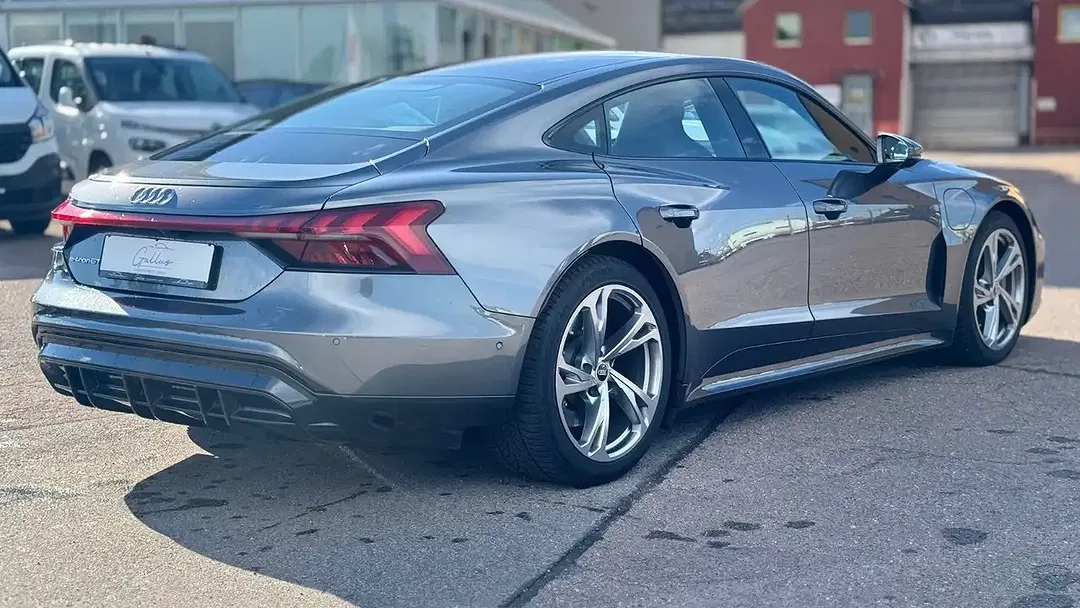Audi e-tron GT - Thumbnail 3