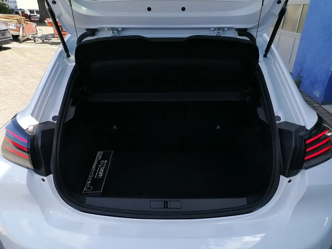 Peugeot 208 - Thumbnail 10