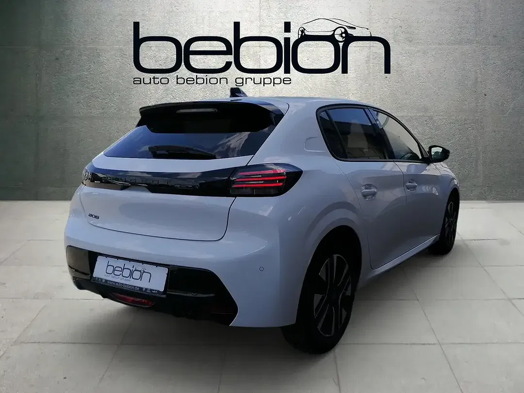 Peugeot 208 - Thumbnail 11