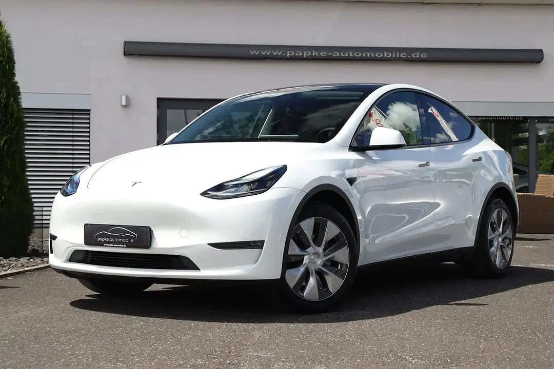 Tesla Model Y - Afbeelding 1