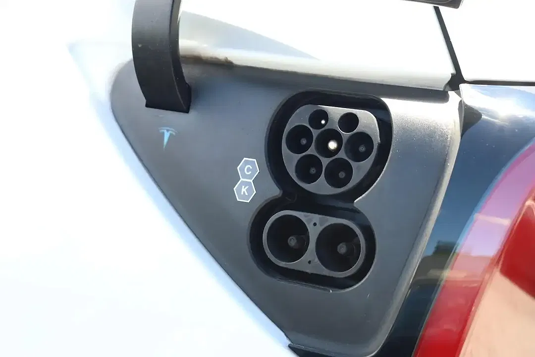 Tesla Model Y - Thumbnail 12