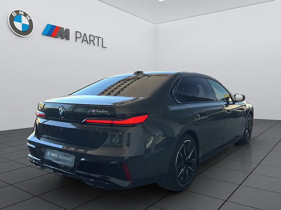 BMW 760 - Thumbnail 4