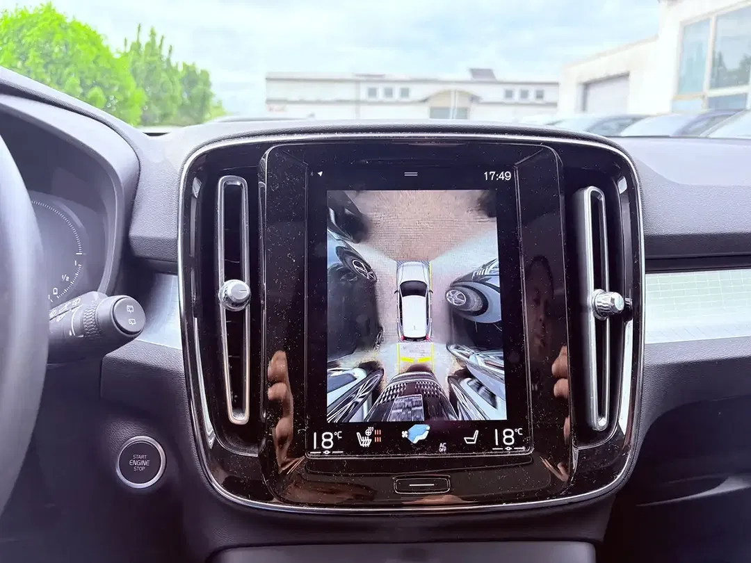 Volvo XC40 - Thumbnail 4