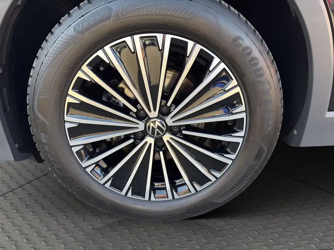 Volkswagen Tiguan - Thumbnail 6