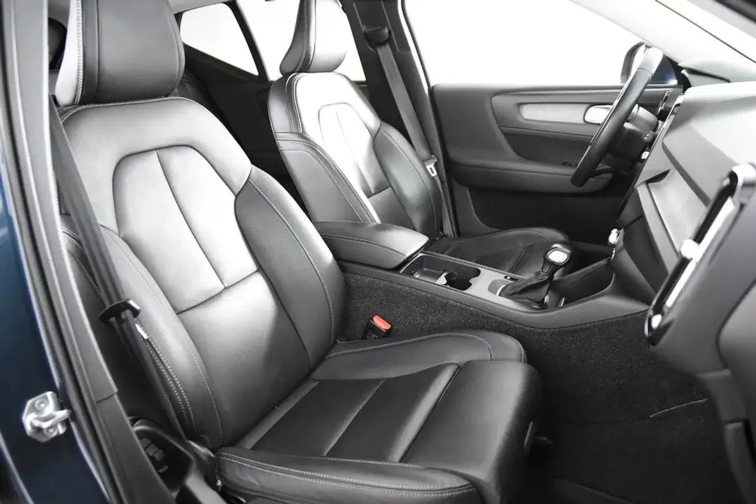 Volvo XC40 - Thumbnail 3