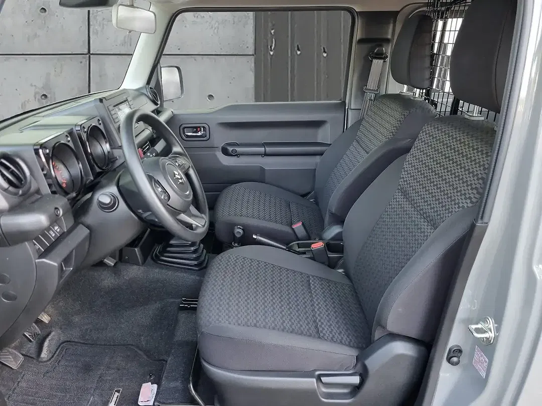 Suzuki Jimny - Thumbnail 10