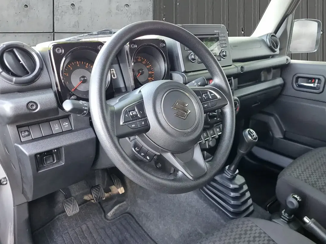 Suzuki Jimny - Thumbnail 12