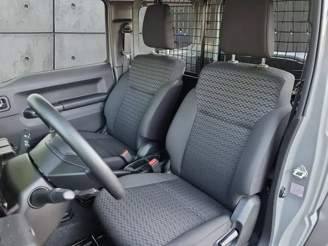 Suzuki Jimny - Thumbnail 13