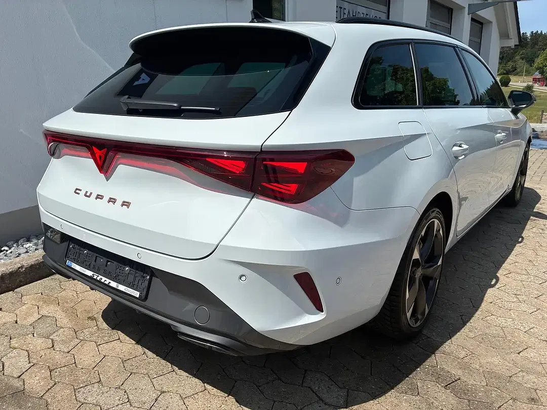 CUPRA Leon - Thumbnail 4