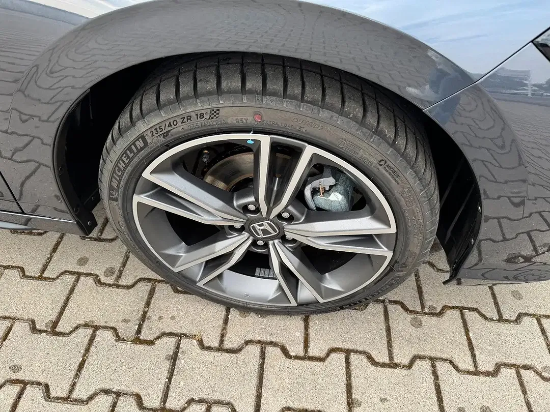 Honda Civic - Thumbnail 4