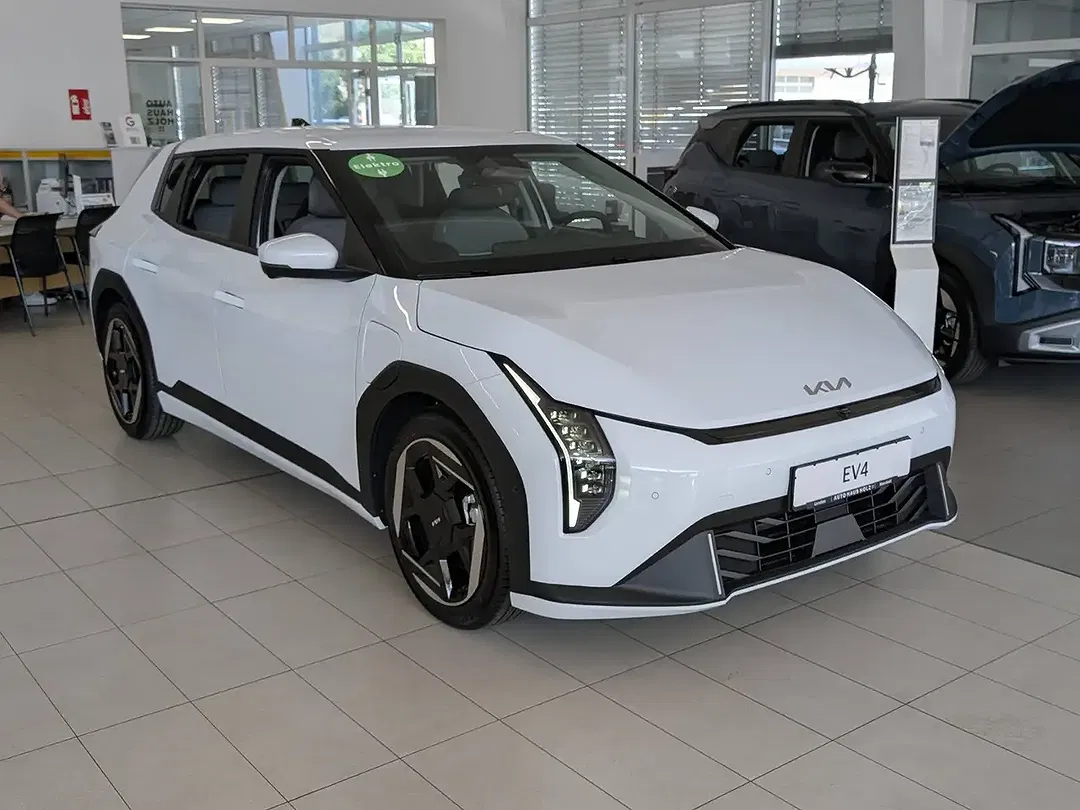 Kia EV4 - Thumbnail 5