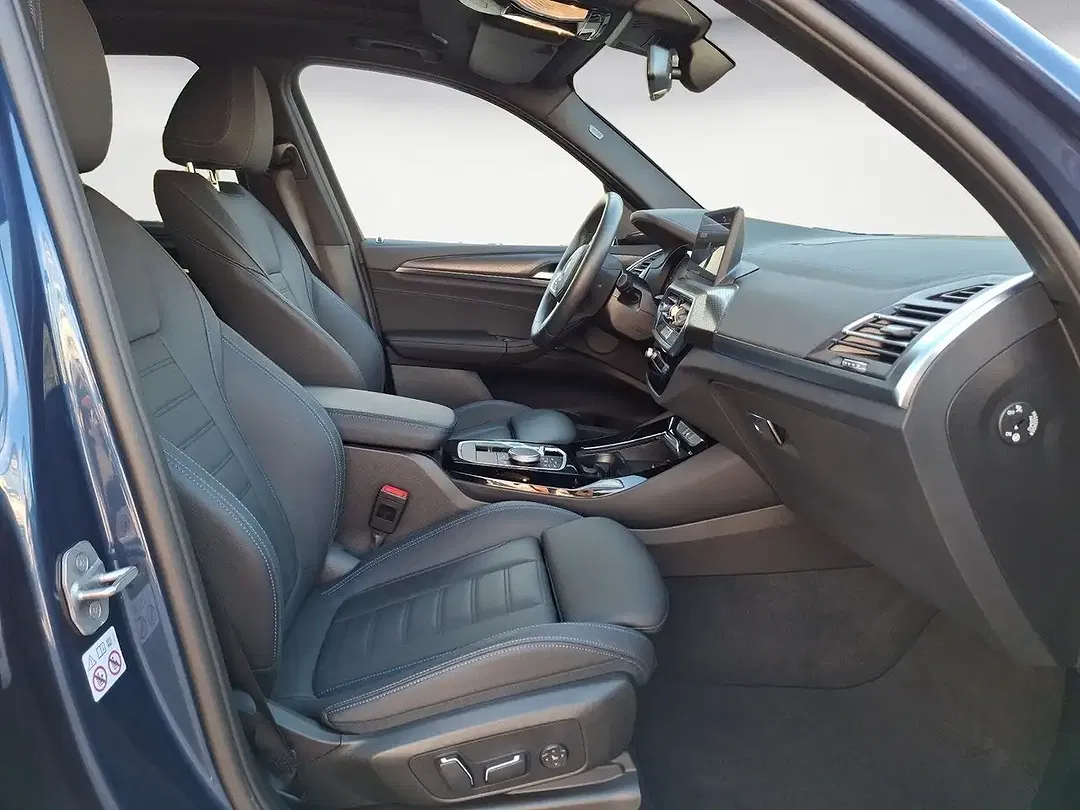 BMW iX3 - Thumbnail 13