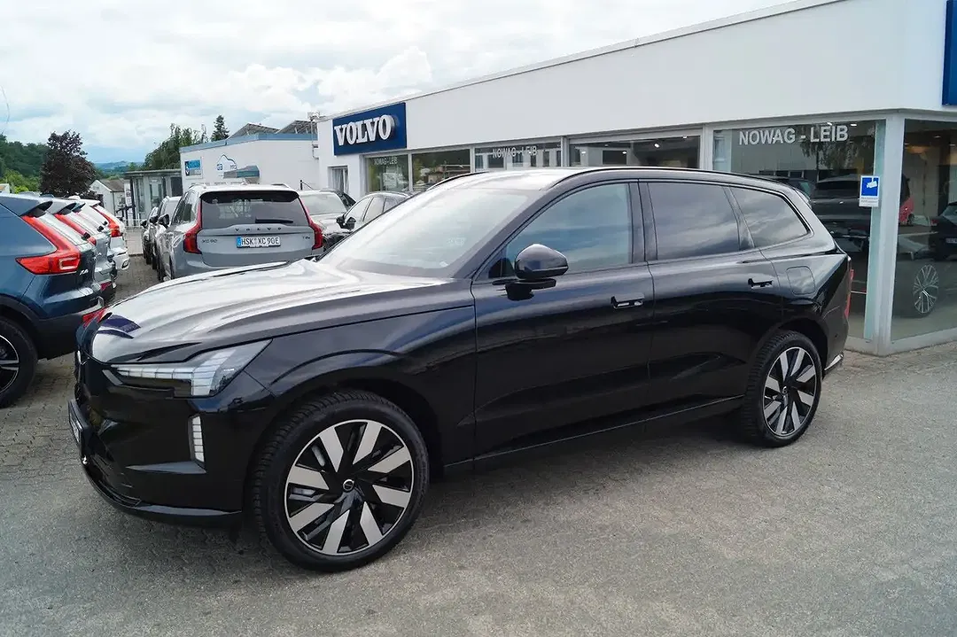 Volvo EX90 - Thumbnail 2