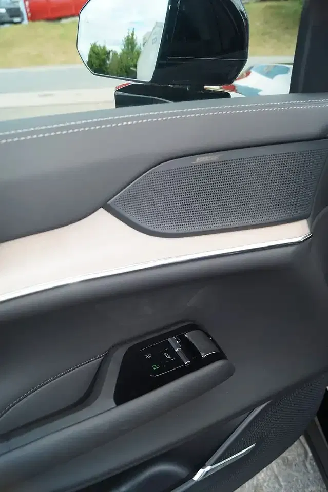 Volvo EX90 - Thumbnail 8