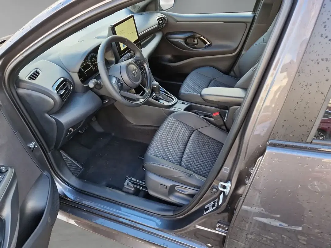 Toyota Yaris - Thumbnail 10