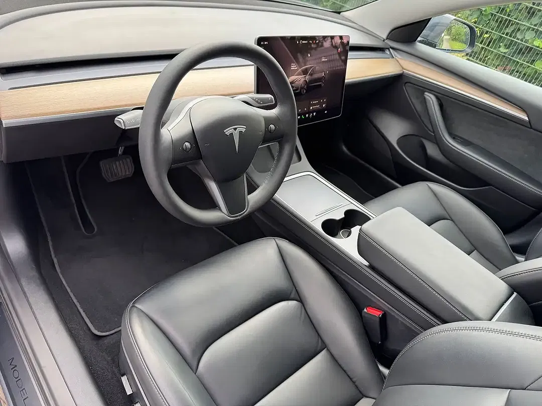 Tesla Model 3 - Thumbnail 10