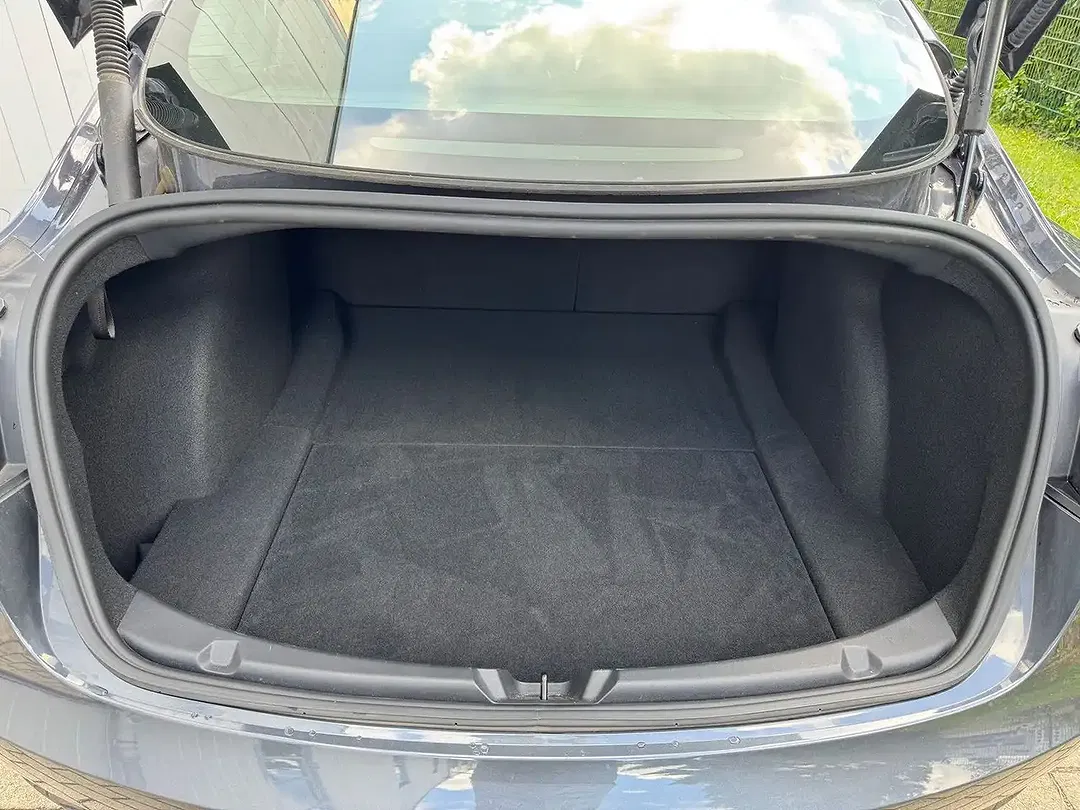Tesla Model 3 - Thumbnail 13