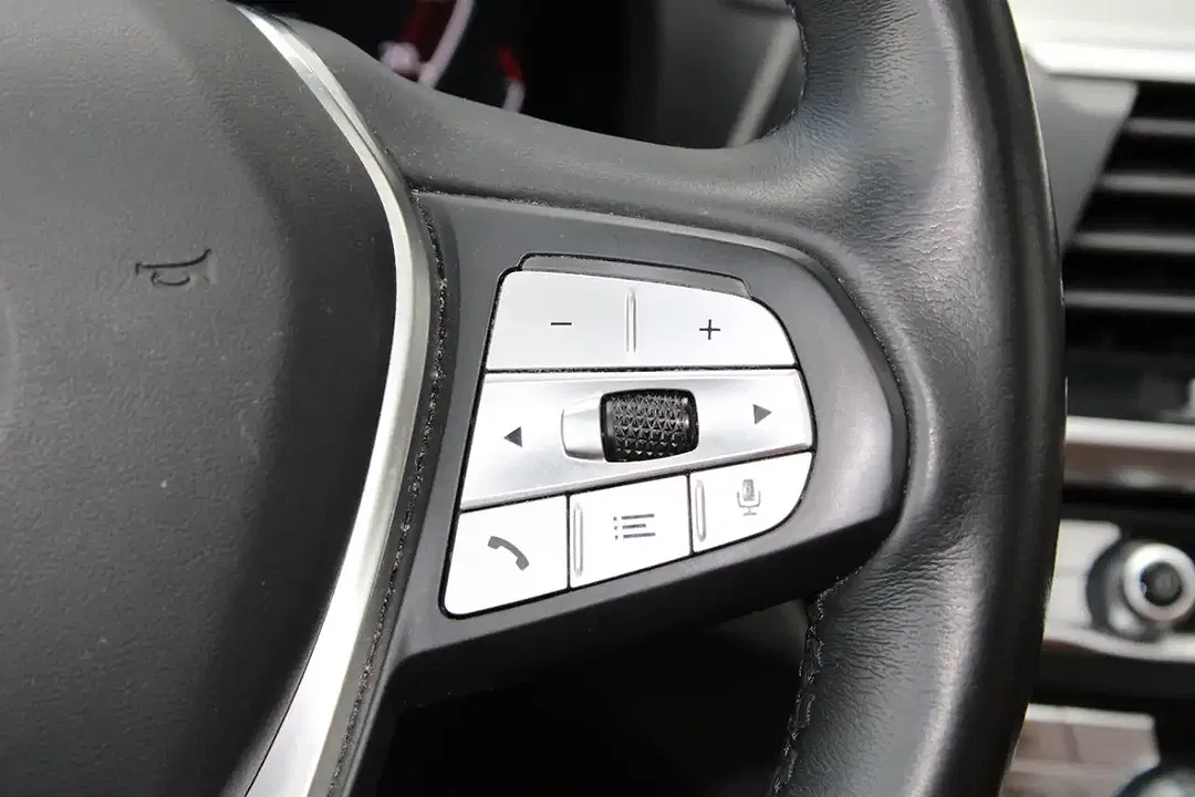 BMW iX3 - Thumbnail 13