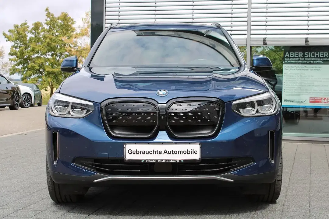 BMW iX3 - Thumbnail 1