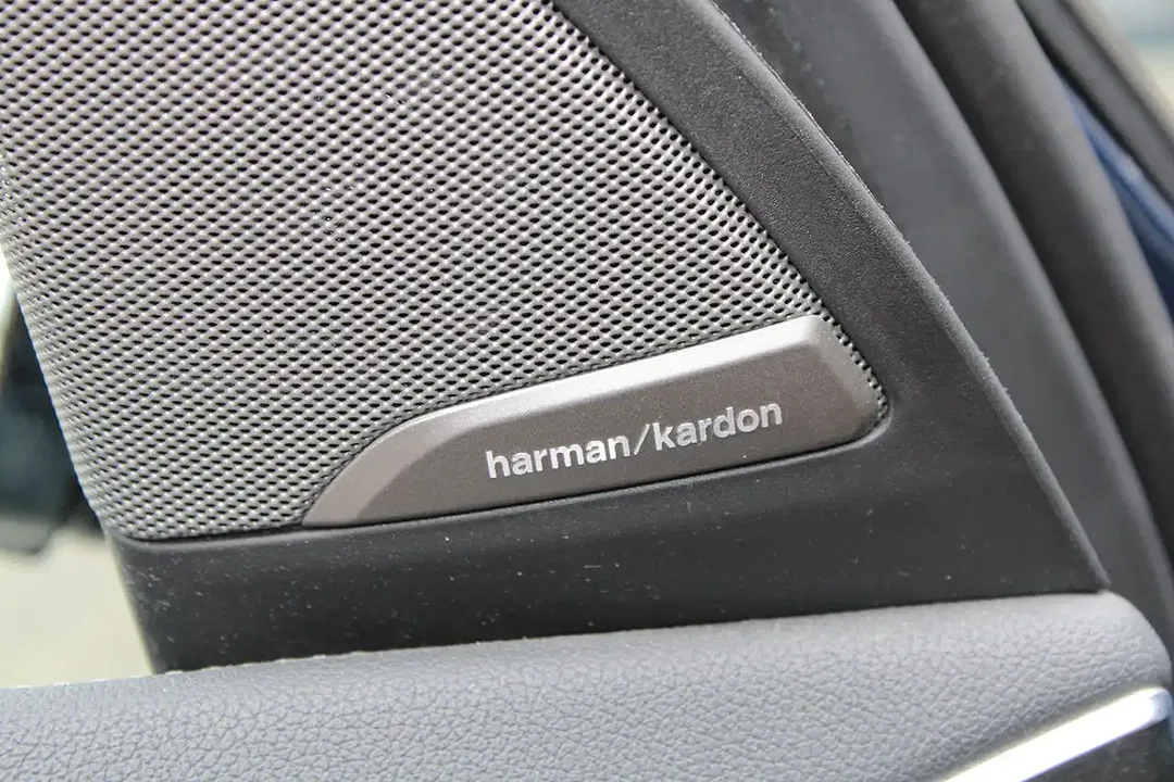 BMW iX3 - Thumbnail 7